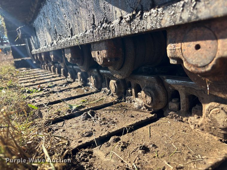 image for item FI0085 2002 John Deere 120 excavator