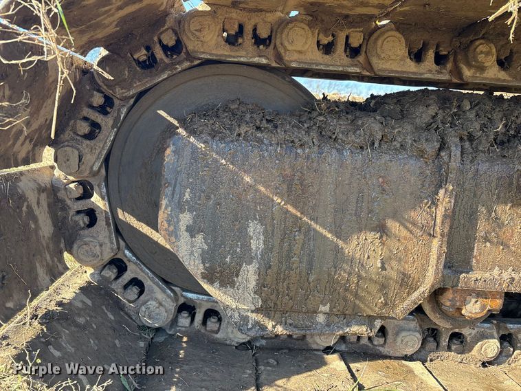 image for item FI0085 2002 John Deere 120 excavator