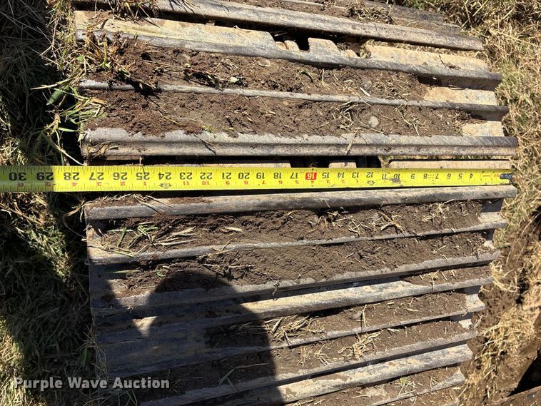 image for item FI0085 2002 John Deere 120 excavator