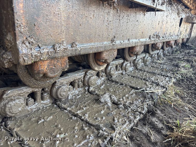 image for item FI0085 2002 John Deere 120 excavator