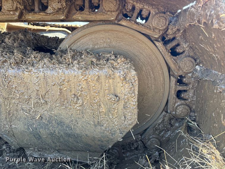 image for item FI0085 2002 John Deere 120 excavator