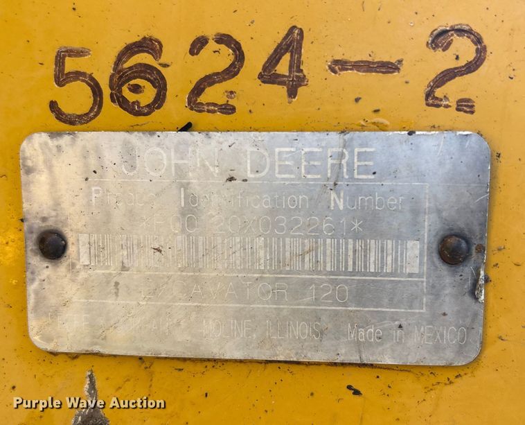 image for item FI0085 2002 John Deere 120 excavator