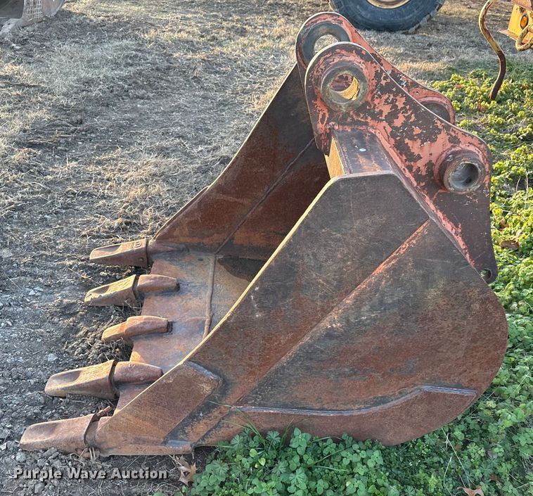 image for item FI0085 2002 John Deere 120 excavator