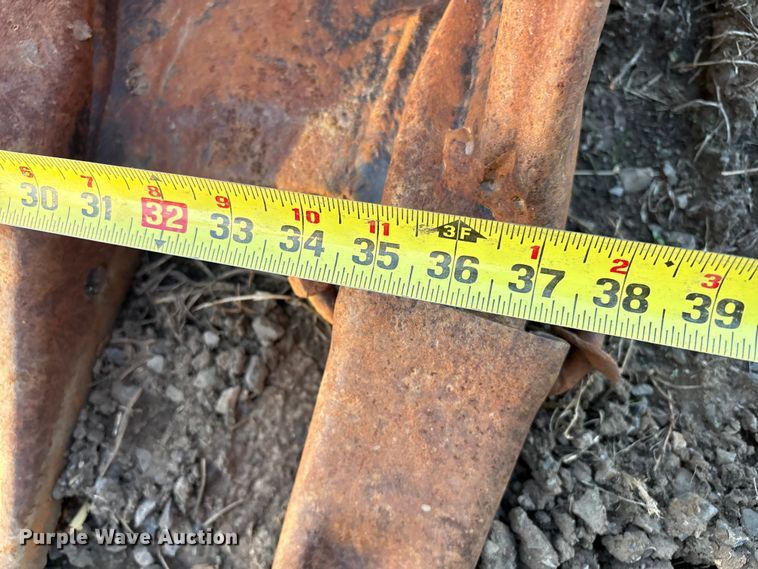 image for item FI0085 2002 John Deere 120 excavator