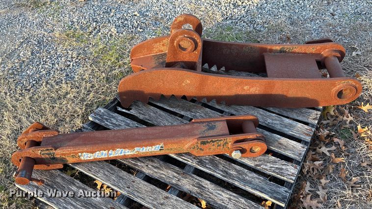 image for item FI0085 2002 John Deere 120 excavator