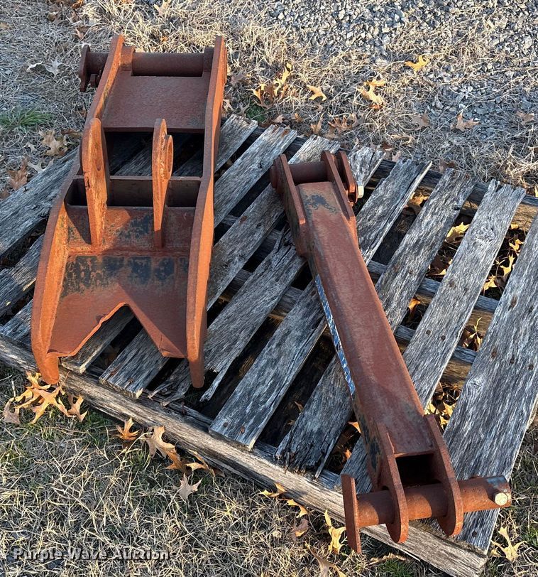 image for item FI0085 2002 John Deere 120 excavator