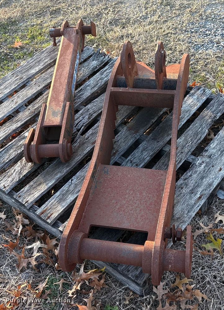 image for item FI0085 2002 John Deere 120 excavator