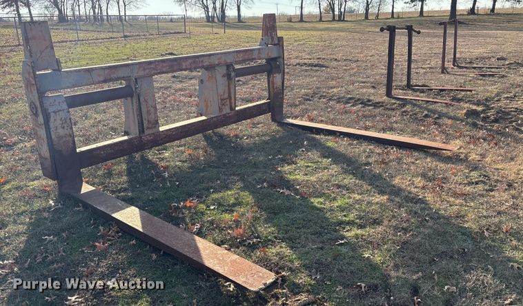 image for item FI0092 8'L L90B loader forks