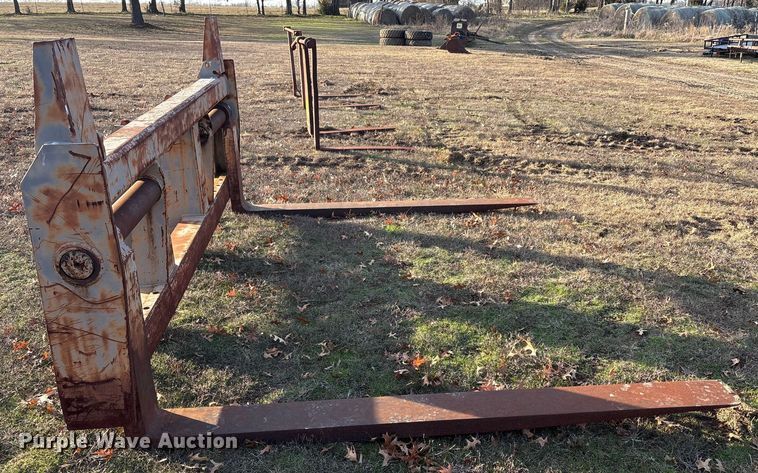 image for item FI0092 8'L L90B loader forks