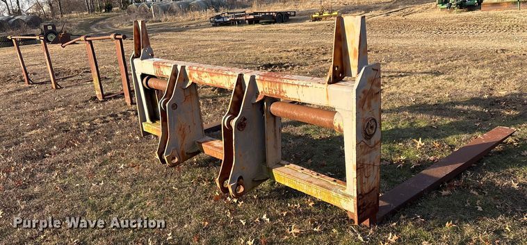 image for item FI0092 8'L L90B loader forks