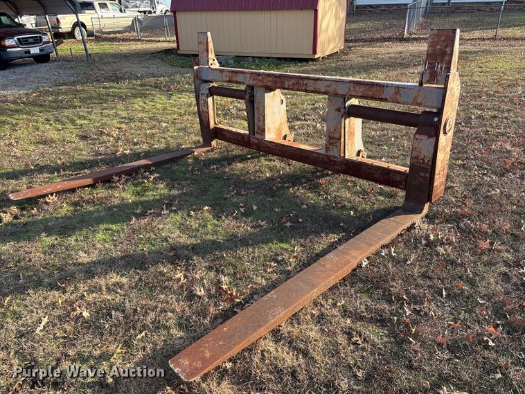 image for item FI0092 8'L L90B loader forks