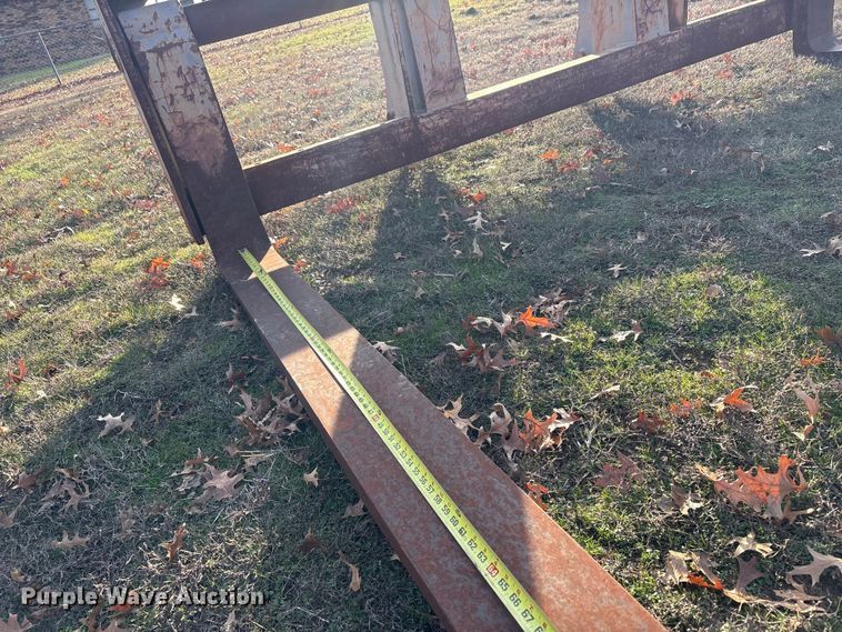 image for item FI0092 8'L L90B loader forks