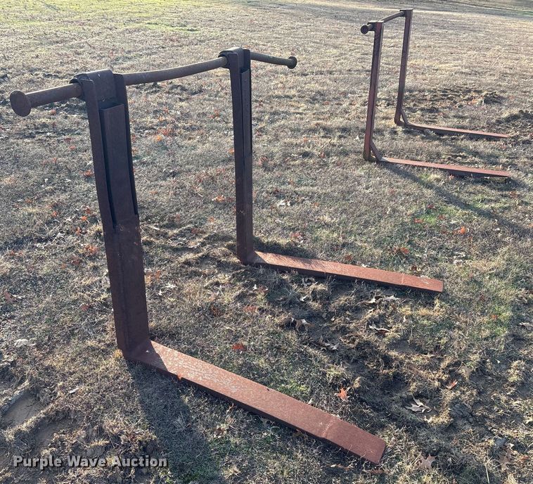 image for item FI0092 8'L L90B loader forks