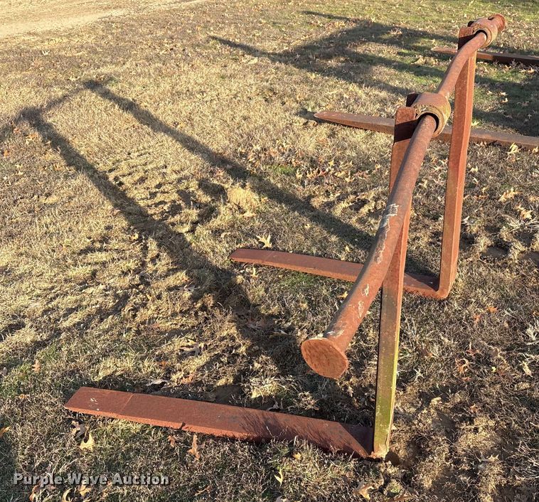 image for item FI0092 8'L L90B loader forks