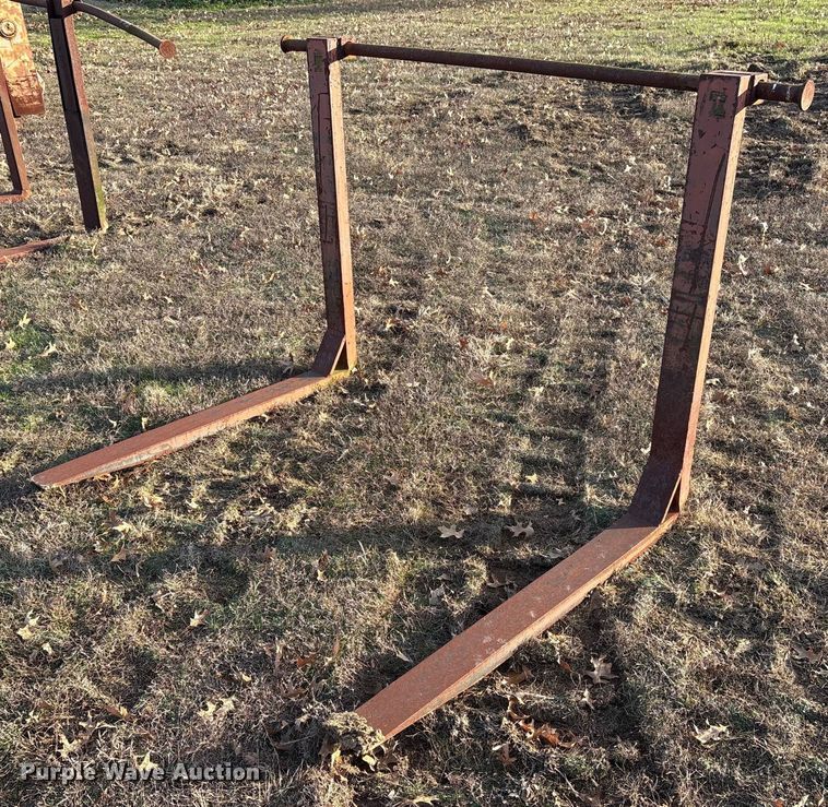 image for item FI0092 8'L L90B loader forks
