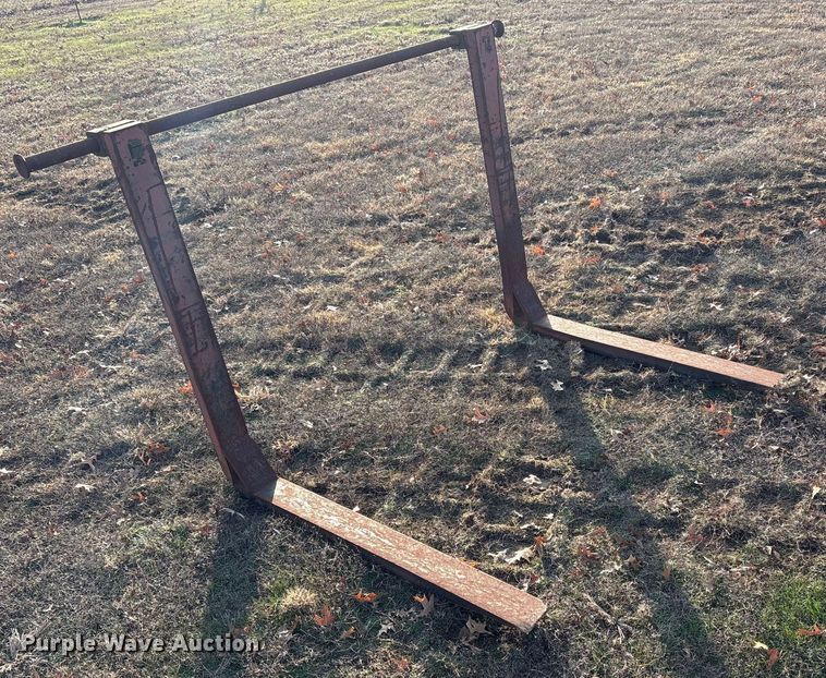 image for item FI0092 8'L L90B loader forks