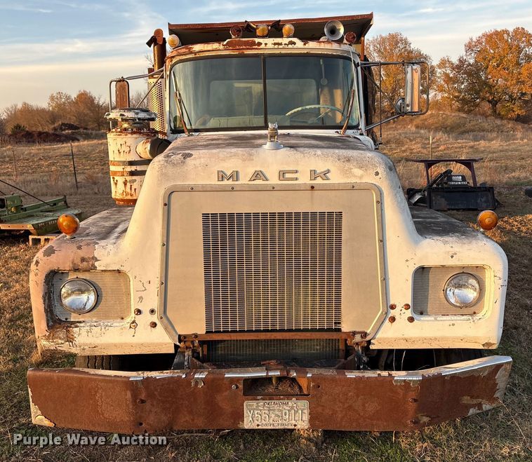 image for item FI0095 1973 Mack RL700L dump truck