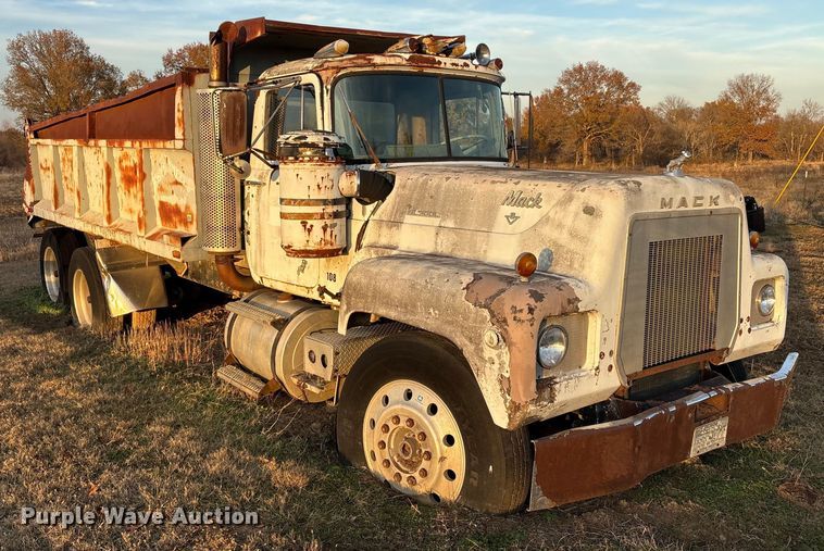 image for item FI0095 1973 Mack RL700L dump truck