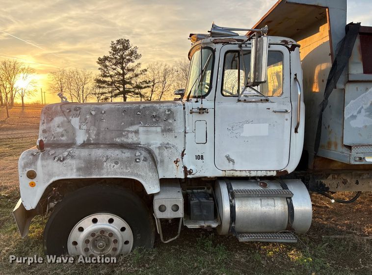 image for item FI0095 1973 Mack RL700L dump truck