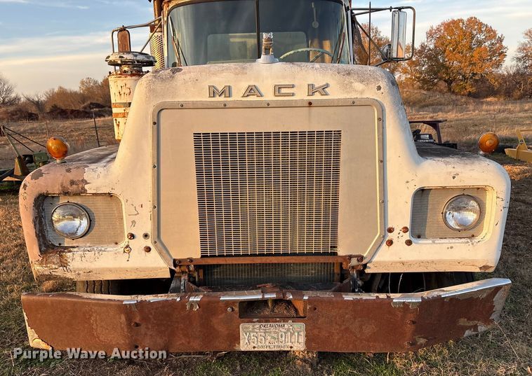 image for item FI0095 1973 Mack RL700L dump truck