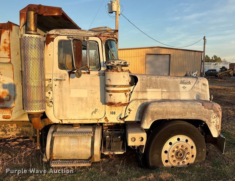 image for item FI0095 1973 Mack RL700L dump truck