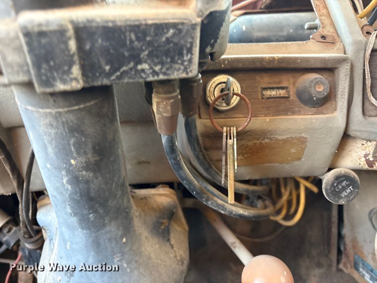 image for item FI0095 1973 Mack RL700L dump truck