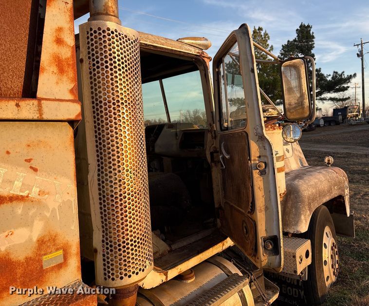 image for item FI0095 1973 Mack RL700L dump truck