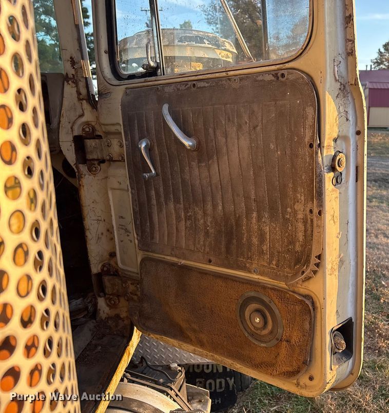 image for item FI0095 1973 Mack RL700L dump truck