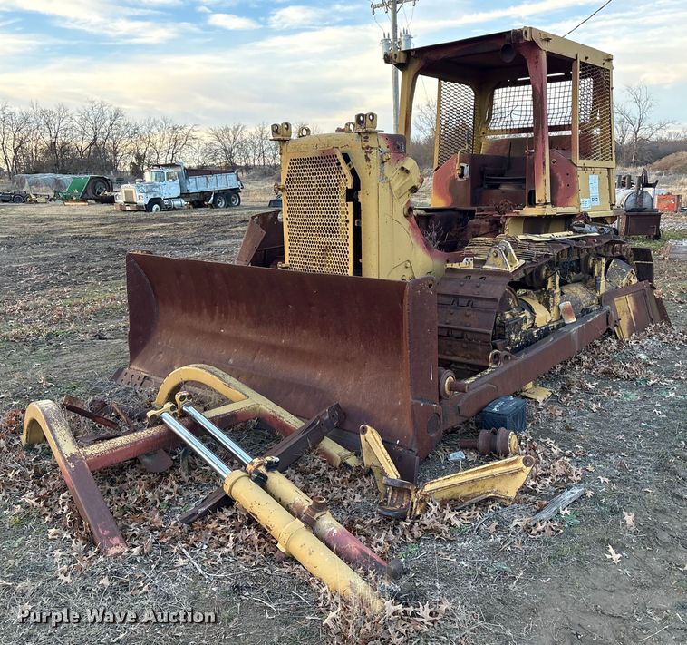 image for item FI0098 Caterpillar D6D dozer