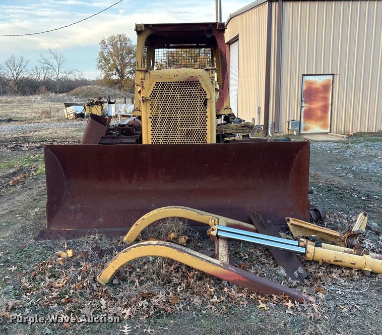 image for item FI0098 Caterpillar D6D dozer