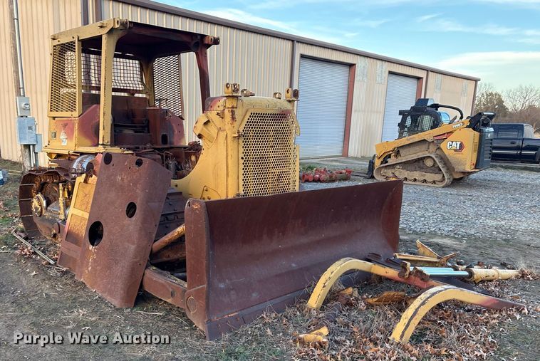 image for item FI0098 Caterpillar D6D dozer
