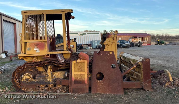 image for item FI0098 Caterpillar D6D dozer