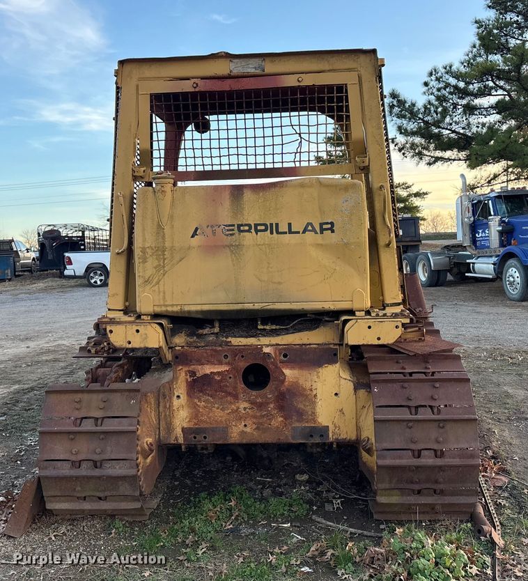 image for item FI0098 Caterpillar D6D dozer