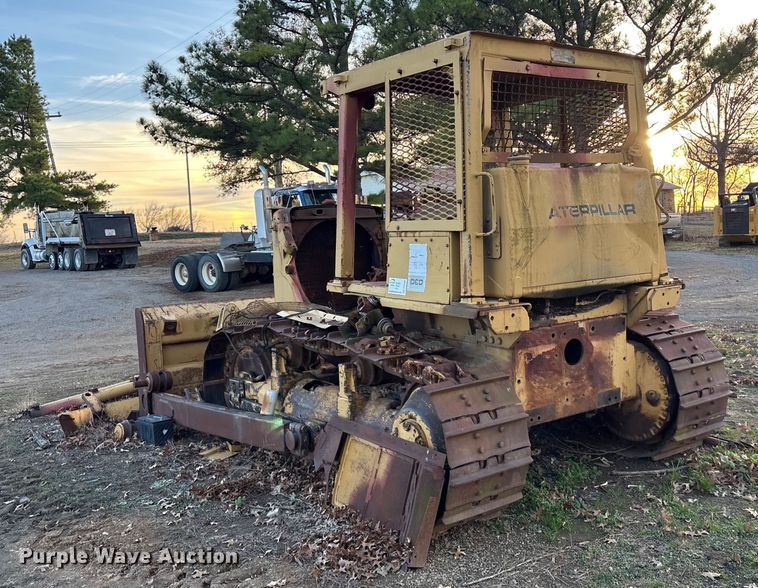 image for item FI0098 Caterpillar D6D dozer