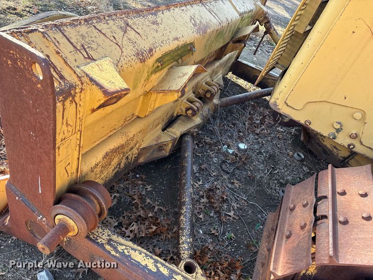 image for item FI0098 Caterpillar D6D dozer