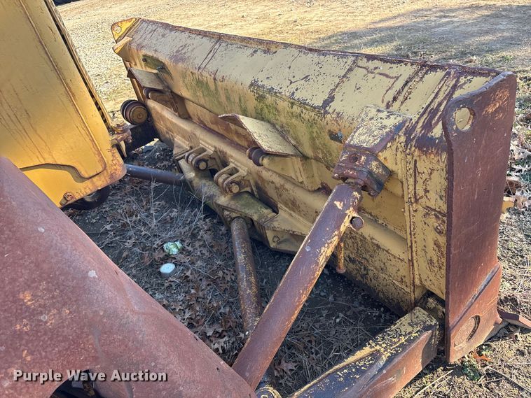 image for item FI0098 Caterpillar D6D dozer