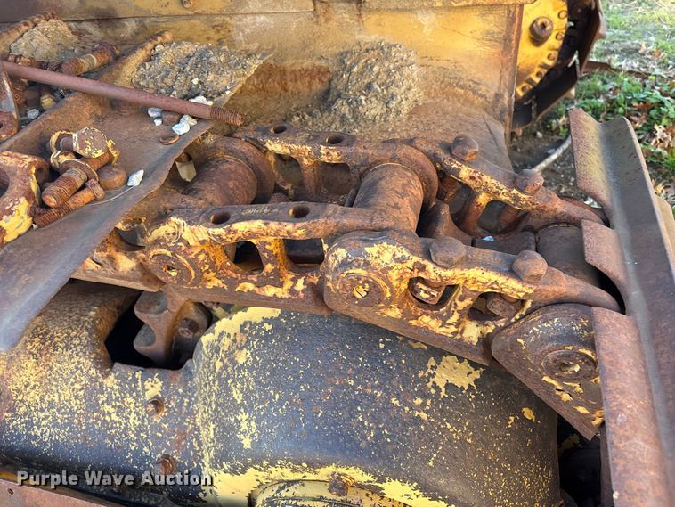 image for item FI0098 Caterpillar D6D dozer