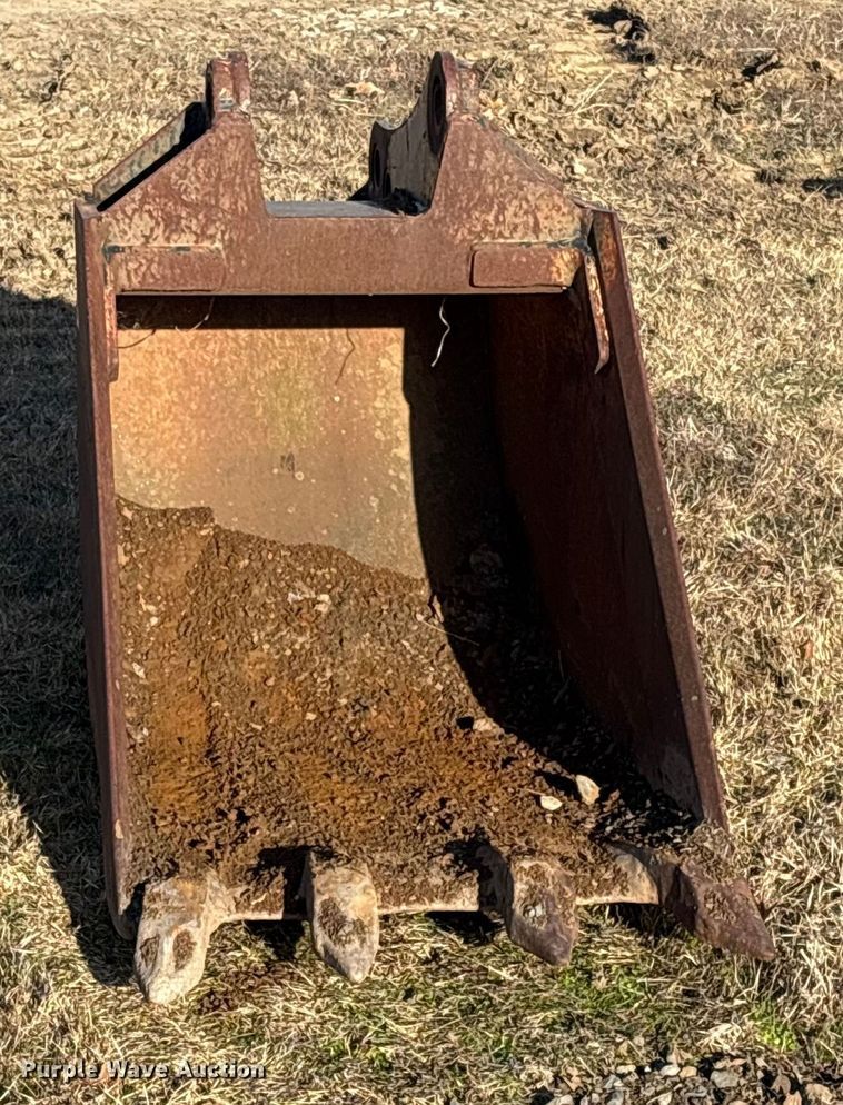 image for item FI0106 Ford 18088 excavator bucket