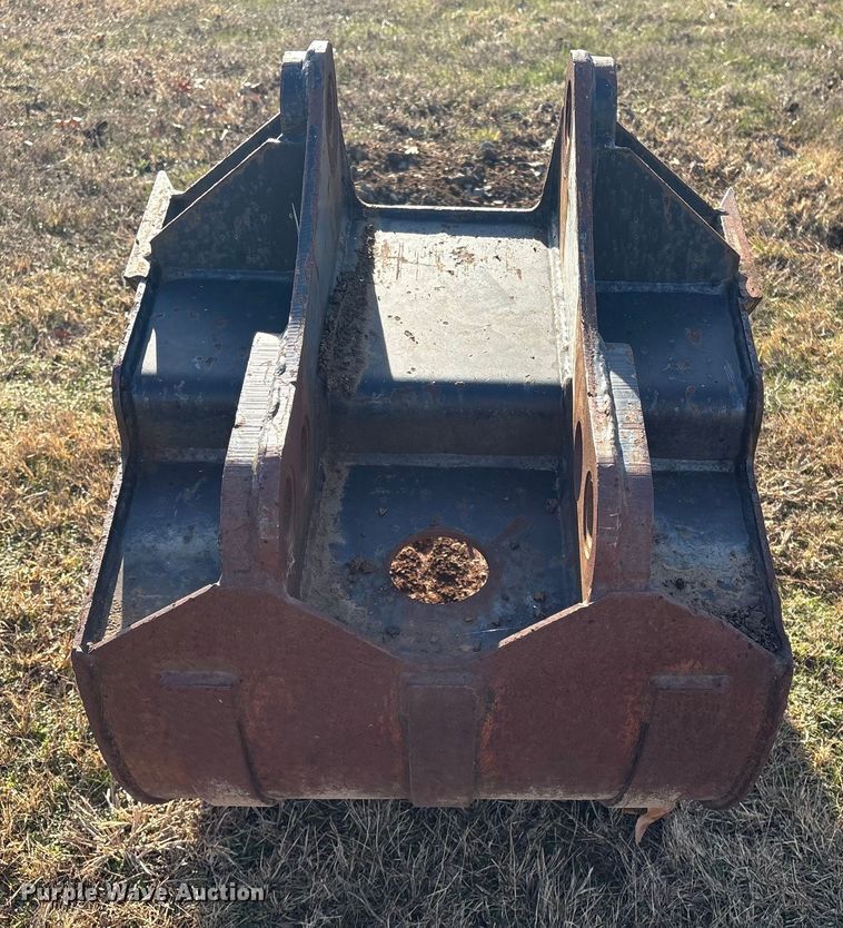image for item FI0106 Ford 18088 excavator bucket