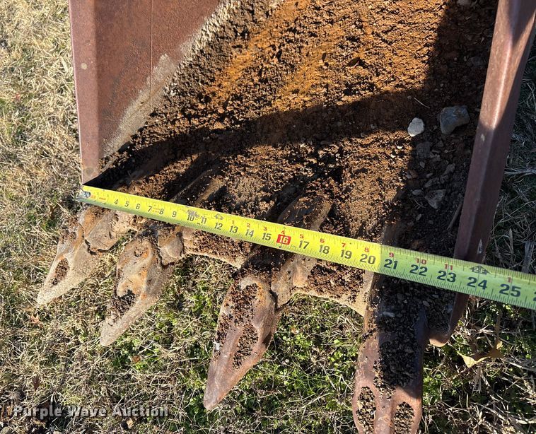 image for item FI0106 Ford 18088 excavator bucket