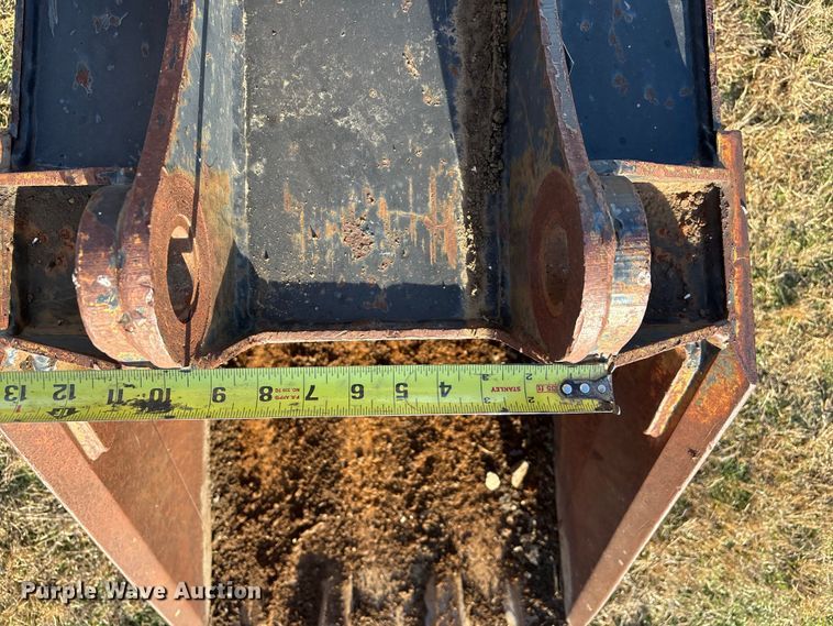 image for item FI0106 Ford 18088 excavator bucket