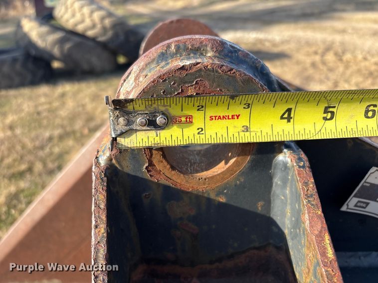 image for item FI0106 Ford 18088 excavator bucket