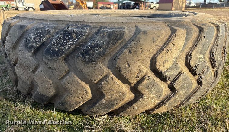 image for item FI0107 (4) 14.00R-24 tires