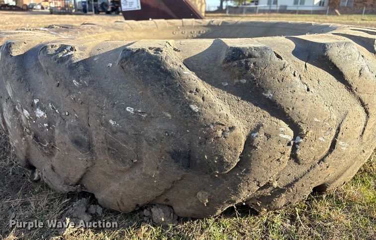 image for item FI0107 (4) 14.00R-24 tires