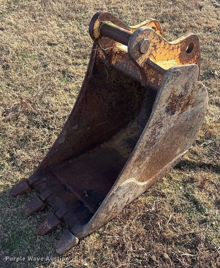 image for item FI0108 Excavator bucket