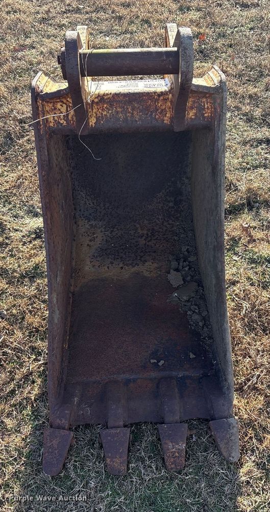 image for item FI0108 Excavator bucket