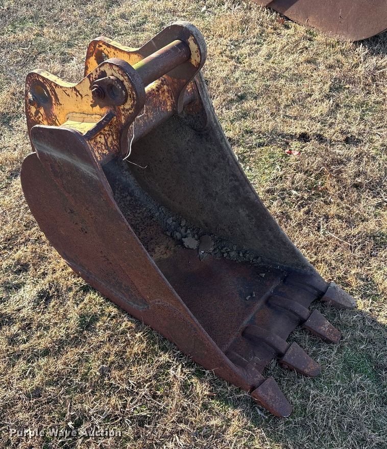 image for item FI0108 Excavator bucket