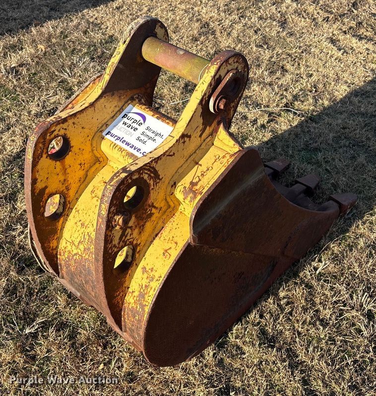 image for item FI0108 Excavator bucket