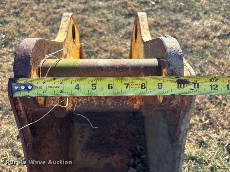 image for item FI0108 Excavator bucket