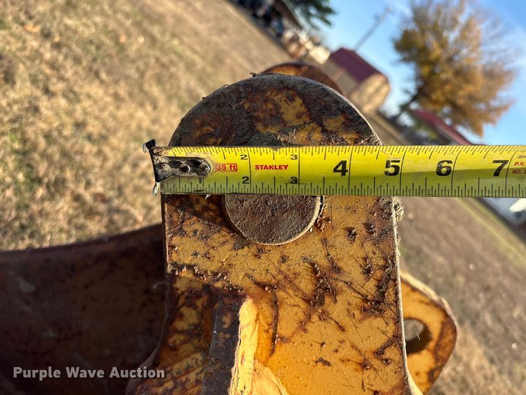 image for item FI0108 Excavator bucket